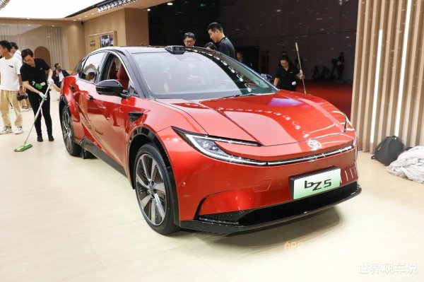 维度配资 丰田全新纯电SUV车展亮相, 115个严格碰撞测试, 续航630km, 13万