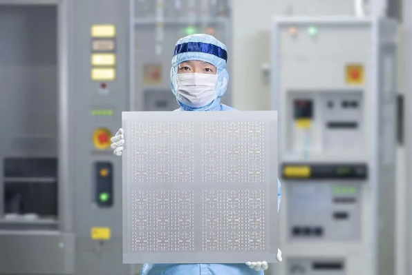 拿柜配资 突破掩模限制 尼康发布全球首款后道光刻机