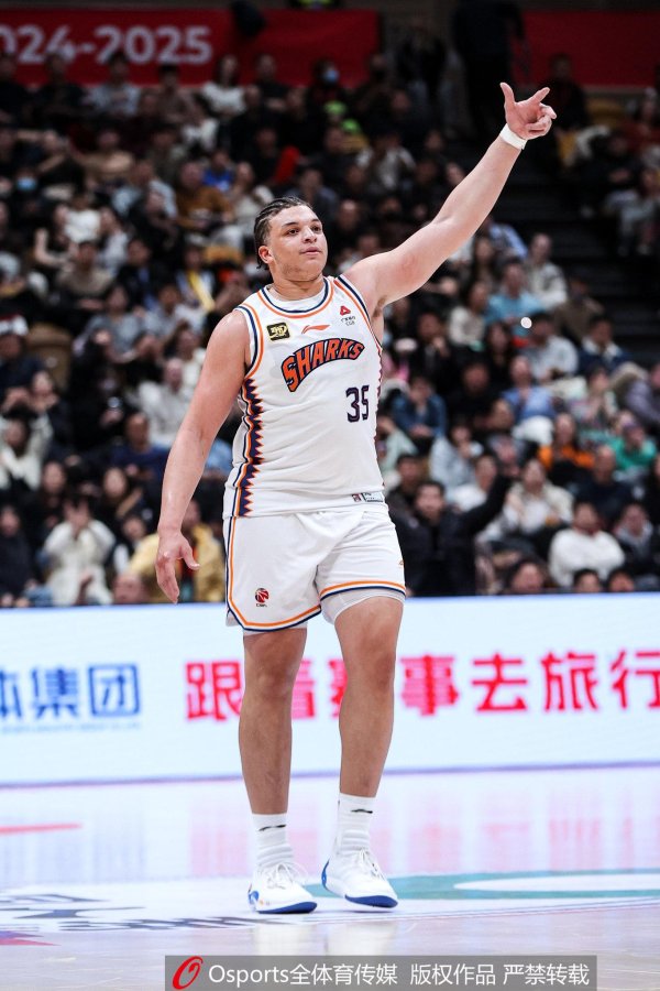 贵丰配资 媒体人：上海已与洛夫顿完成续约 后者下赛季年薪将达七位数美元